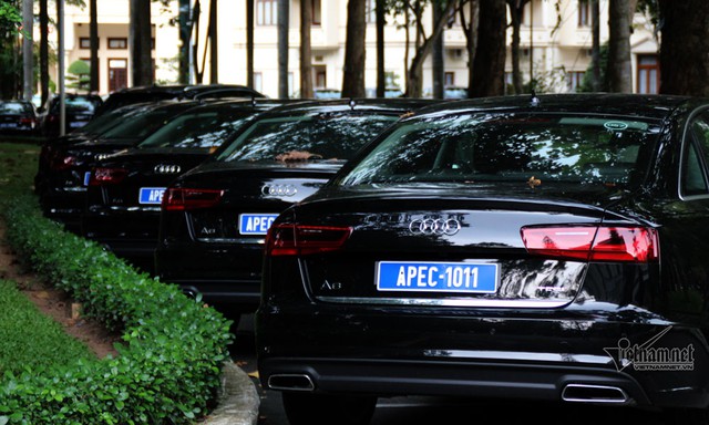 Những chiếc xe được gắn biển APEC