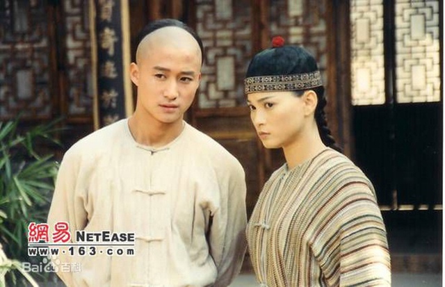 
Ngô Kinh và Phàn Diệc Mẫn khi đóng chung trong bộ phim Thái cực tông sư (1997).
