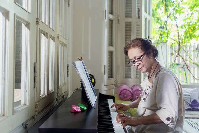 Cô Hứa Thanh Giang, 58 tuổi với ước mơ chơi đàn piano