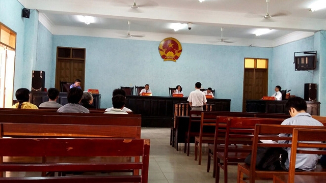 
&Ocirc;ng Hồng được miễn h&igrave;nh phạt về L&agrave;m chết người khi thi h&agrave;nh c&ocirc;ng vụ. Ảnh: Vũ Di.
