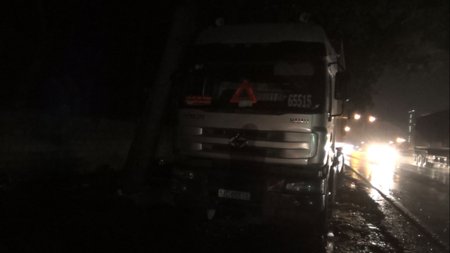 Chiếc xe container tại hiện trường.