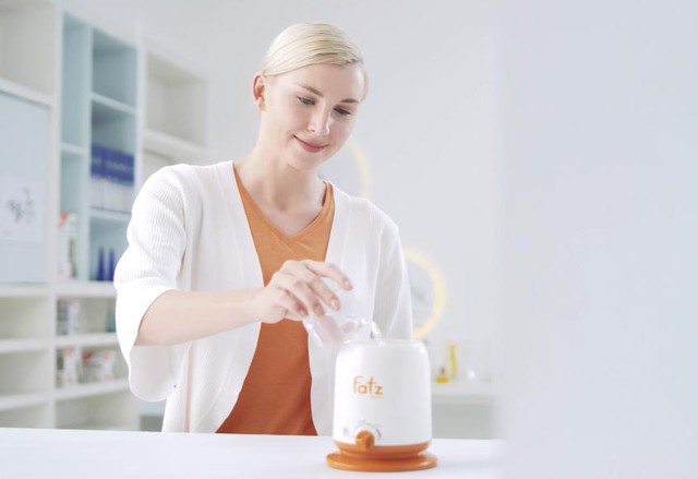 Hâm sữa bằng máy chuyên dụng giúp mẹ an tâm về độ “chuẩn” nhiệt độ, thời gian, vẹn nguyên nguồn dưỡng chất.