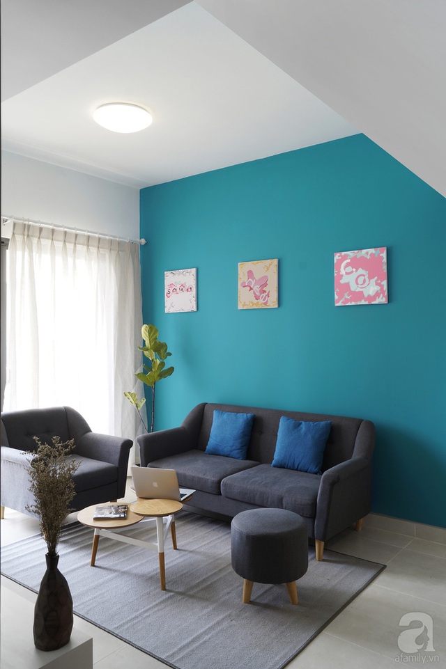 Khu vực phòng khách - bếp - ăn áp dụng phương pháp trang trí không giản, phân bố không gian bằng màu sơn tường.