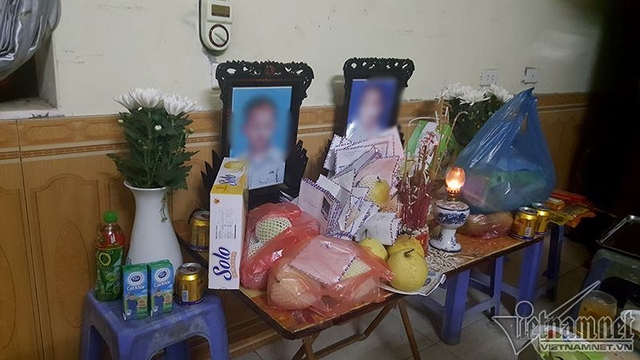 Hai anh em ruột Nguyễn Trung Thực v&agrave; Nguyễn Thiện Nh&acirc;n c&ograve;n nhỏ nhưng rất chăm ngoan