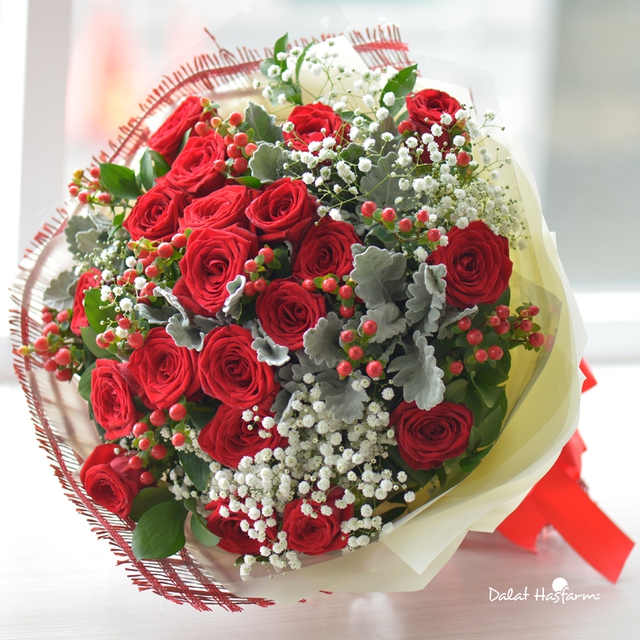 
Bó hoa hồng Đỏ Dalat Hasfarm cho nàng có cá tính mạnh mẽ

