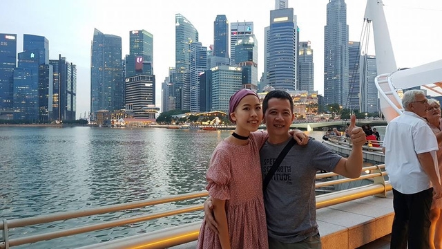Những ngày đầu đặt chân lên đất Singapore của đạo diễn Đỗ Đức Thành và con gái Hạnh An.