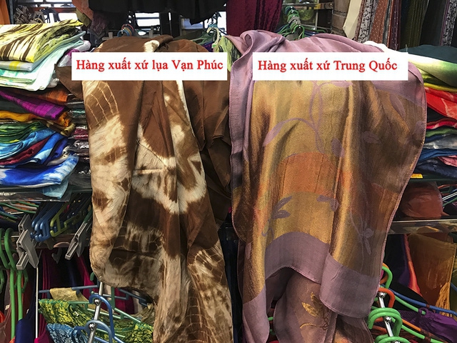 Trong những mặt h&agrave;ng l&agrave; lụa Vạn Ph&uacute;c, một số mặt h&agrave;ng c&oacute; xuất xứ từ Trung Quốc được PV t&igrave;m thấy khi điều tra về vấn đề n&agrave;y.