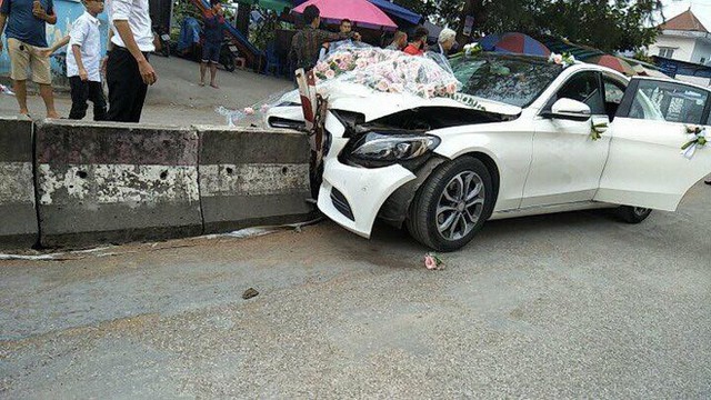 Hiện trường vụ tai nạn. Ảnh: Đ&aacute; Kh&ocirc; Vũ.