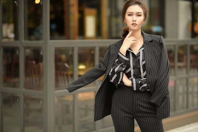 Hương Giang sở hữu gương mặt xinh đẹp, v&oacute;c d&aacute;ng cao r&aacute;o v&agrave; c&acirc;n đối.