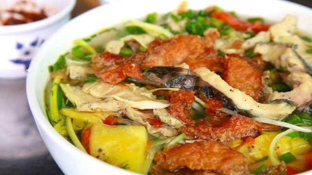 Bát bún cá hấp dẫn với màu sắc bắt mắt. Ảnh: Foody