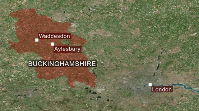 Vụ tai nạn được cho là xảy ra gần làng Waddeston ở hạt Buckinghamshire, cách thủ đô London khoảng 95 km về phía tây bắc. Đồ họa: BBC.