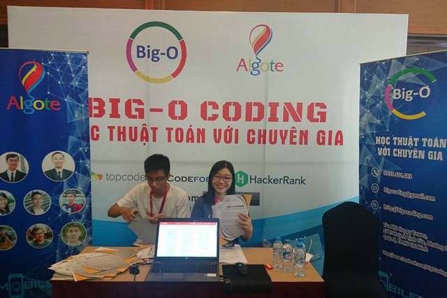 Mỗi khóa học kéo dài 2,5 tháng với giảng viên đều là những người có kinh nghiệm trong lĩnh vực thuật toán.