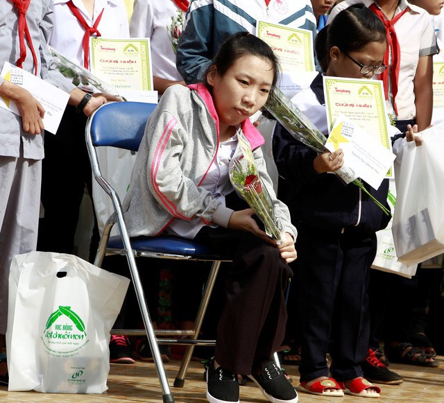 D&ugrave; ho&agrave;n cảnh k&eacute;m may mắn nhưng em Minh vẫn kh&ocirc;ng ngừng nỗ lực trong học tập