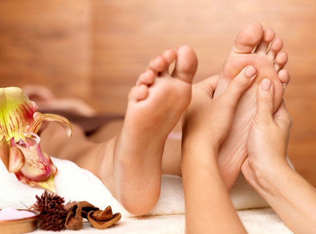 Ngay cả khi chân bạn không gặp các vấn đề trên vẫn nên dùng nước ấm ngâm chân để thúc đẩy tuần hoàn máu, giúp cơ thể ấm lên.