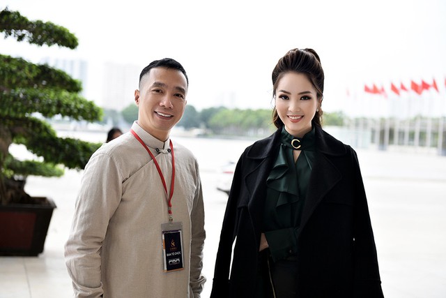 Á hậu Thụy Vân xuất hiện cùng NTK Đỗ Trịnh Hoài Nam từ rất sớm để tham dự CPO Business