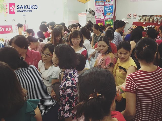 Số lượng người đổ dồn đến chuỗi siêu thị hàng Nhật Sakuko Japanese Store trong mỗi đợt khuyến mãi chứng tỏ được sức hút của hàng Nhật đối với người Việt