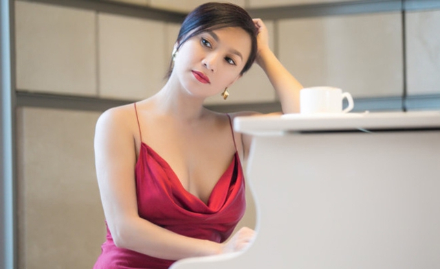 
Nhan sắc của Y Phụng vẫn trẻ đẹp như ng&agrave;y n&agrave;o.
