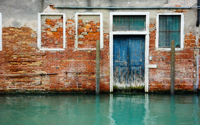 Ở Venice, chắc chắn bạn sẽ không muốn mở cánh cửa này ra khi bị mộng du!