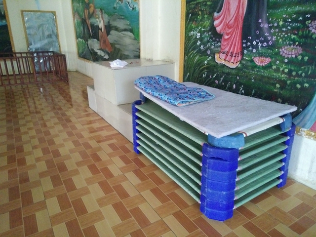 Những chiếc giường nhỏ để cho c&aacute;c b&eacute; ngủ nghỉ tại đ&acirc;y.