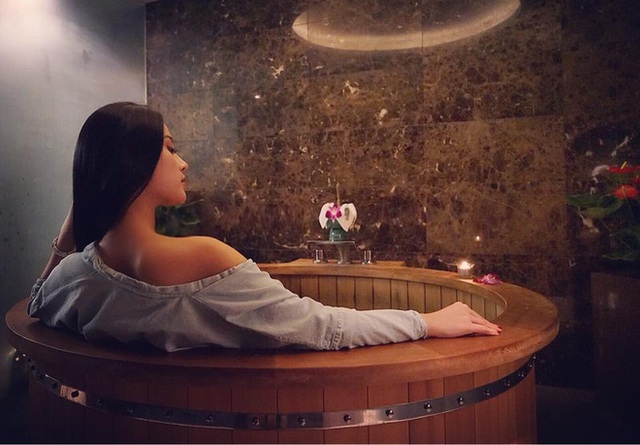 
Khoảnh khắc thư giãn trong bồn tắm tại Hàn.
