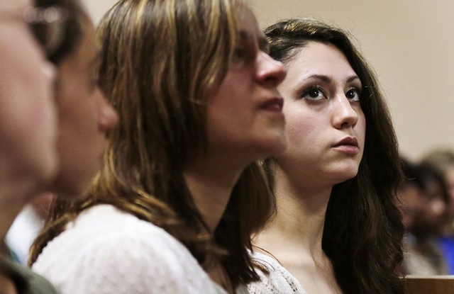 
Abigail Hernandez tại phiên tòa xét xử đã tha thứ cho kẻ bắt cóc và lạm dụng tình dục mình.
