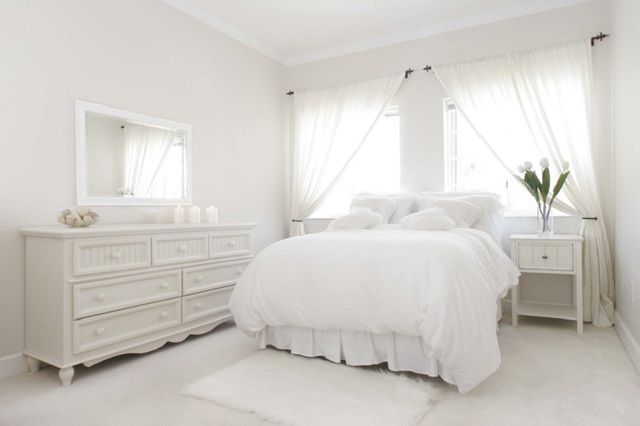 Hơn nữa, những căn phòng ngủ đơn sắc trắng còn đem lại cảm giác vô cùng thư thái, dễ chịu đến chủ nhân của nó.