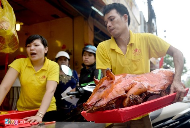 Những loại heo dưới 8 kg được bán nguyên con với giá 230.000 đồng/kg. Heo bán lẻ chặt từng miếng được bán với giá 250.000 đồng/kg. Tính ra mỗi con có giá bán lên đến gần 2 triệu đồng.