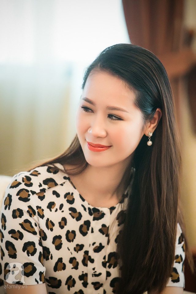 Vẻ đẹp không tuổi của Hoa hậu Dương Thùy Linh