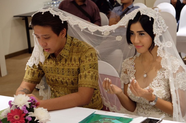 Giữa tháng 10 năm 2016, cô và bạn trai đã có một đám cưới thần tốc khi gặp mặt và tổ chức đám cưới trong vỏn vẹn... 7 ngày.
