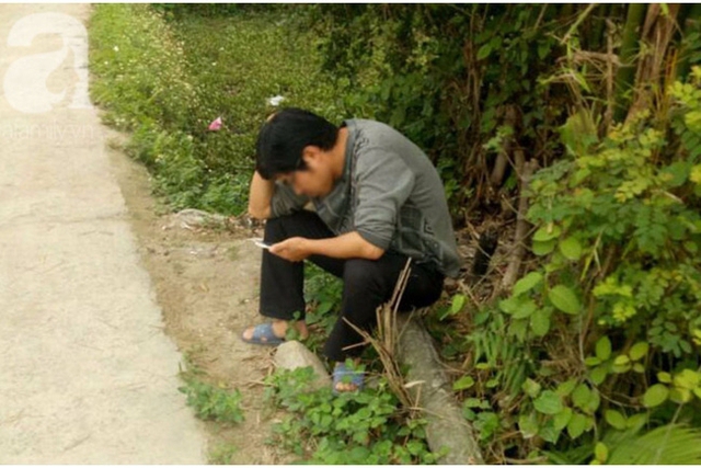 
Người đ&agrave;n &ocirc;ng n&agrave;y ngồi lỳ ở qu&ecirc; chị L.
