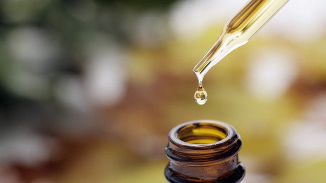 
Tinh dầu là một trong những liệu pháp được sử dụng để chăm sóc sức khỏe rất tốt nhưng cần sử dụng đúng cách.
