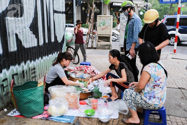 Một người sành ăn ở Hà Nội đã tả về vị ngon của xôi xéo quán cô Mây là mỡ, đậu và xôi như tan vào trong miệng. Câu nói thoạt nghe có vẻ hơi ngoa dụ nhưng có ăn mới biết nhận xét này chẳng quá chút nào.