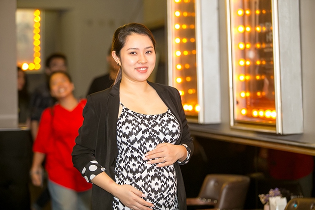 
Top 3 Vietnam Idol 2012 lên xe hoa&nbsp;vào tháng 10/2015. Ông xã cô làm việc trong một công ty nội thất. Sau gần 2 năm kết hôn, vợ chồng cô mới có tin vui. Từ khi mang thai, Bảo Trâm tạm dừng mọi công việc để nghỉ ngơi và chuẩn bị cho con gái chào đời.
