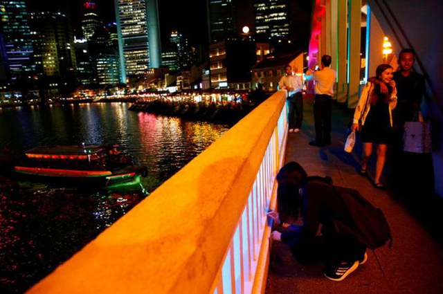 
Hầu hết c&aacute;c lo&agrave;i kiến ở Singapore đều v&ocirc; hại nhưng được cho l&agrave; g&acirc;y nhiều phiền to&aacute;i. Tuy nhi&ecirc;n đ&acirc;y cũng l&agrave; định kiến m&agrave; nhiều người muốn thay đổi. T&ocirc;i muốn mọi người c&oacute; c&aacute;ch nh&igrave;n kh&aacute;c về lo&agrave;i kiến, Chris Chan, l&aacute;i xe Uber 29 tuổi cũng l&agrave; th&agrave;nh vi&ecirc;n hội Kiến Singapore, cho hay.
