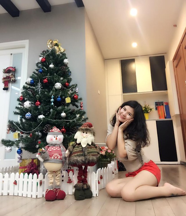 
Nghệ sĩ h&agrave;i Kiều Oanh khi ở nh&agrave; cũng rất gợi cảm.

