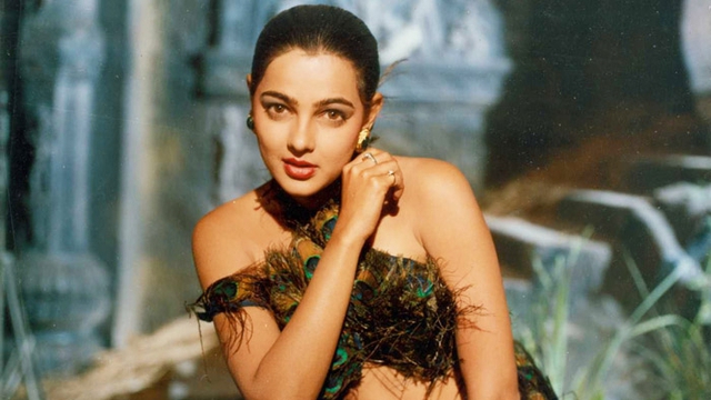 
Mamta Kulkarni xi&ecirc;u l&ograve;ng trước tay tr&ugrave;m ma t&uacute;y v&igrave; những đồng cảm tới từ t&iacute;n ngưỡng của c&ocirc;.
