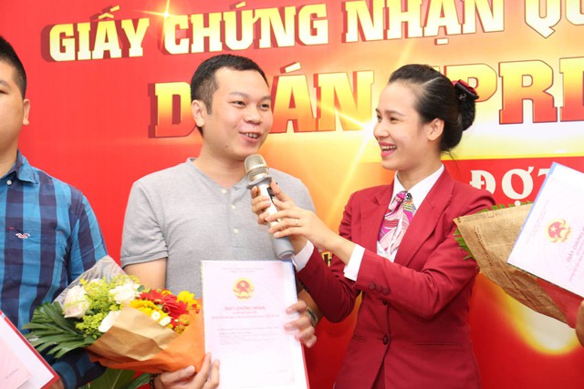 Nụ cười hạnh phúc của khách