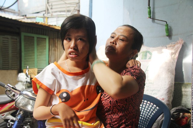 Hết l&ograve;ng y&ecirc;u thương Ti&ecirc;n Đ&agrave;o.