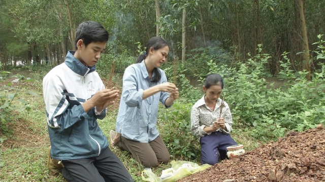 Cuộc sống khó khăn khiến nhiều lúc chị Thu và hai con nhỏ không biết bấu víu vào đâu