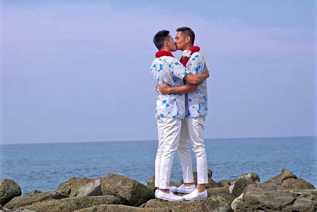 Hồ Vĩnh Khoa bất ngờ làm đám cưới với bạn trai ở Mỹ