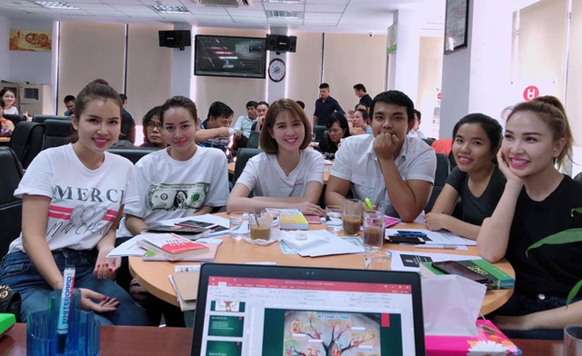 Ngọc Trinh hy vọng sau kh&oacute;a học, c&ocirc; sẽ quản l&yacute; nh&acirc;n sự tốt hơn, ho&agrave;n thiện kỹ năng giao tiếp, quản l&yacute; t&agrave;i ch&iacute;nh.
