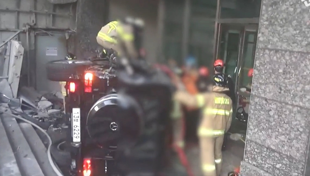 Báo Korea Herald cho biết chiếc xe do anh điều khiển đâm mạnh vào tường một tòa chung cư trước khi lật nhào ở trung tâm thủ đô Seoul. Lực lượng cứu hỏa đã có mặt để đưa anh ra khỏi xe. Tuy nhiên, lúc nhập viện, Kim Joo Hyuk đã rơi vào trạng thái suy hô hấp.