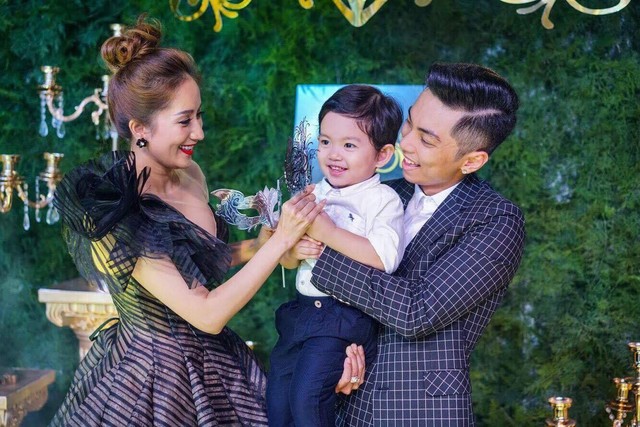 Gia đình hạnh phúc nhà Khánh Thi - Phan Hiển.