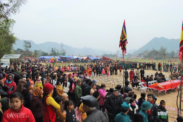 Lễ hội Ná Nhèm thu hút hàng nghìn du khách thập phương đến tham dự lễ hội.