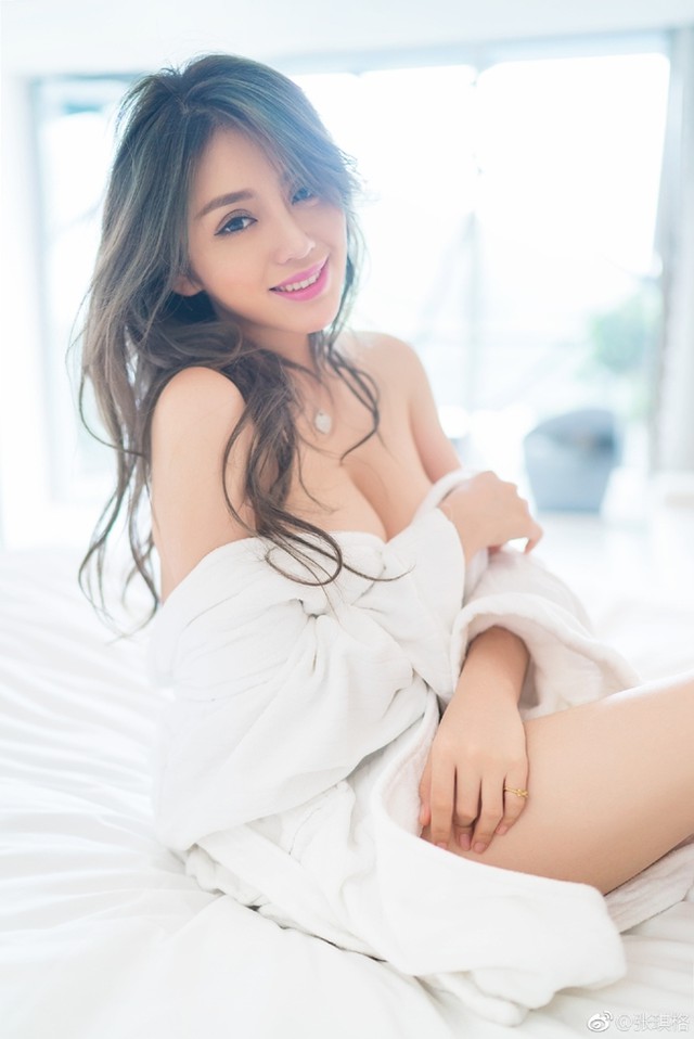 Hiện tại, Trương Kỳ C&aacute;ch l&agrave; người đẹp đắt show nhất trong l&agrave;ng MC game.