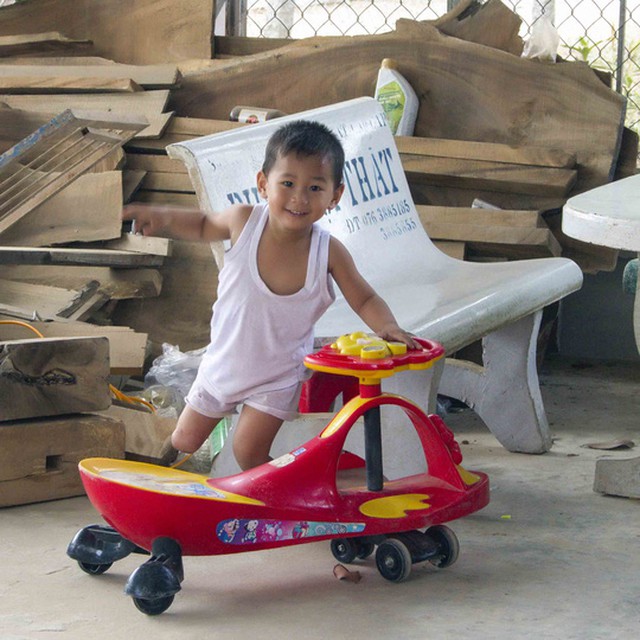 Nụ cười hồn nhi&ecirc;n của b&eacute; Huy ch&iacute;nh l&agrave; m&oacute;n qu&agrave; v&ocirc; gi&aacute; d&agrave;nh tặng người mẹ đ&atilde; mất nh&acirc;n ng&agrave;y 8-3