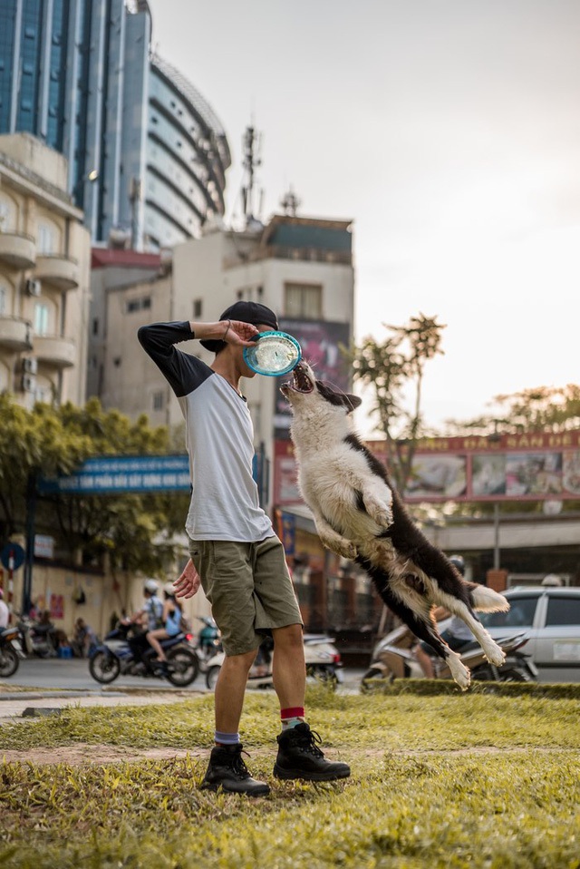 
Ch&uacute; ch&oacute; đ&aacute;ng y&ecirc;u m&agrave; em đ&atilde; huấn luyện được 4 năm.
