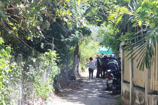 Thi thể của hai mẹ con b&agrave; L&yacute; đang được chuyển về qu&ecirc; mai t&aacute;ng