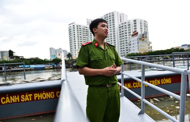 Thanh Nam cố gắng phấn đấu để được phục vụ và thực hiện ước mơ làm lính cứu hỏa. Ảnh: Thanh Tùng.