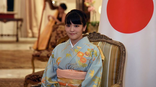 Công chúa Mako là con gái đầu của Hoàng tử Fumihito, là người cháu lớn nhất của Nhật hoàng Akihito. Cô sinh ngày 23/11/1991. Hiện tại, ngoài việc giữ vai trò của một công chúa, cô còn là nghiên cứu viên tại Bảo tàng Đại học Tokyo cũng như là người bảo trợ danh dự của Hiệp hội Tennis Nhật Bản. Ảnh: Getty.